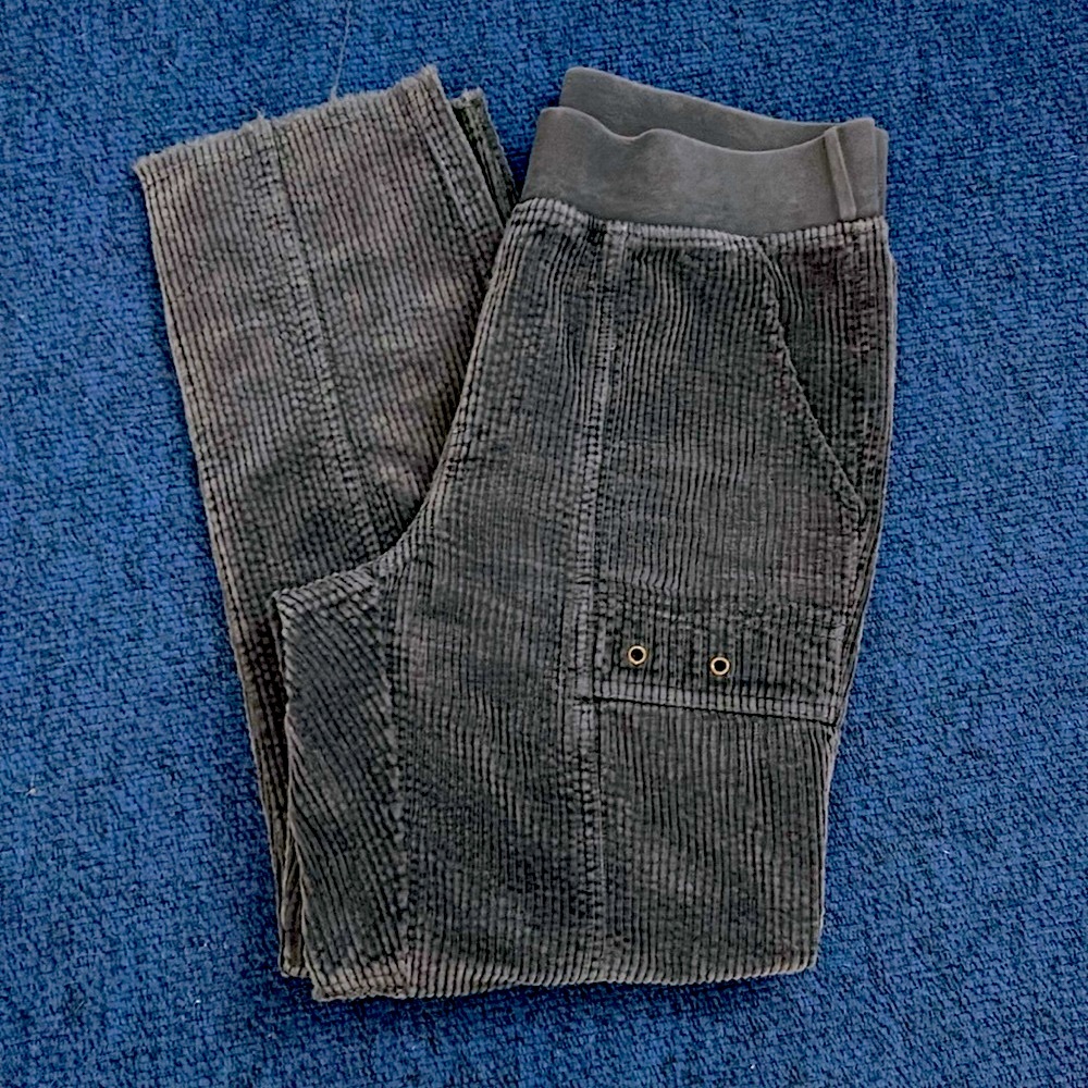 XCIV Cuordory Crop Slate/Grey soft XS  Mended on front by pocket. See photo.